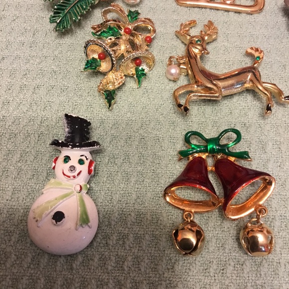 Vintage Christmas Brooch Lot of 8 Pins Jeanne, Gerry, Roman,& Beatrix Adorable - Picture 2 of 14